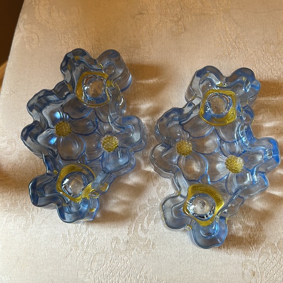 Indiana Glass for Lancaster Colony Blue Stain Dogwood Blossom candle holder - Picture 5 of 13